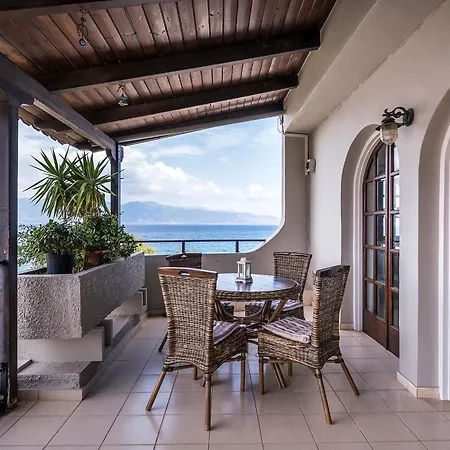 Bay γ2 Loft Apartment