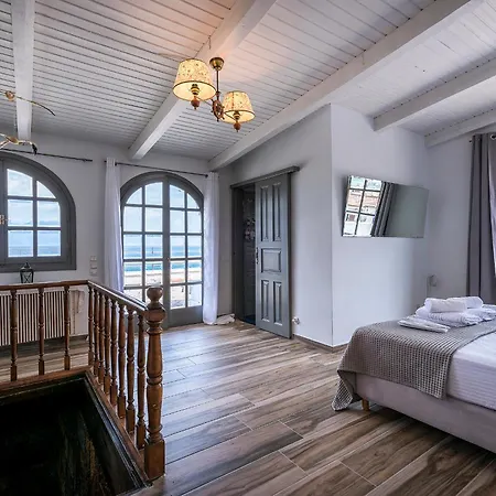 Bay γ2 Loft Apartment